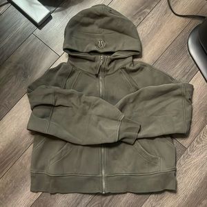 Lululemon full zip, scuba, olive green, gently used M/L